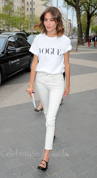 Alexa Chung Is En Vogue In The Perfect Pair Of Natural Jeans ...