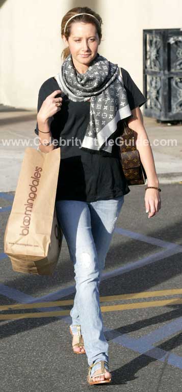 Sienna Miller wearing Louis Vuitton Monogram Denim Grunge Shawl - Celebrity  Style Guide