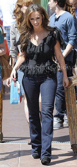 Jennifer Love Hewitt wearing Louis Vuitton Trouville Bag - Celebrity Style  Guide