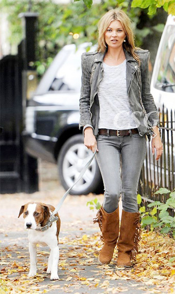 marmorering jøde tyfon Kate Moss Fringe Boots Walking Her Dog - Celebrity Style Guide