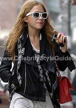 Mary Kate & Ashley wearing Ray-Ban Wayfarer Glasses - Celebrity Style Guide