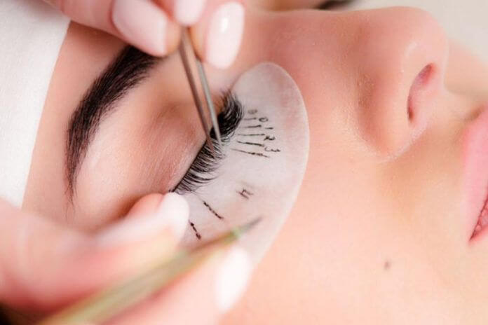 removing eyelash extensions
