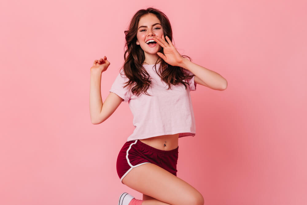 How To Crop A Shirt How To Guide & 4 Cutting Tips! CelebrityStyleGuide