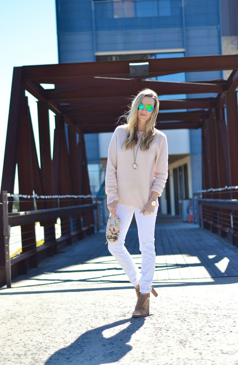 Blush-sweater-white-jeans