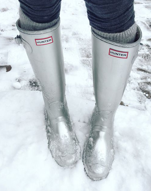 hunter-boots-in-the-snow