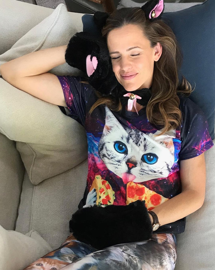 JENNIFER GARNER AS A CAT