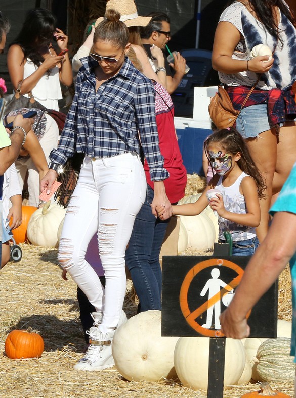 Jennifer Lopez Pumpkin Patch Style