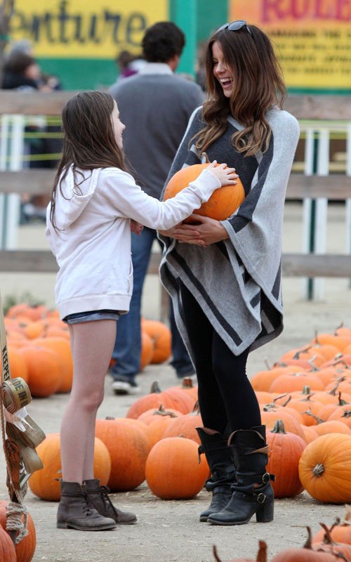 Kate Beckinsale Pumpkin Patch Style