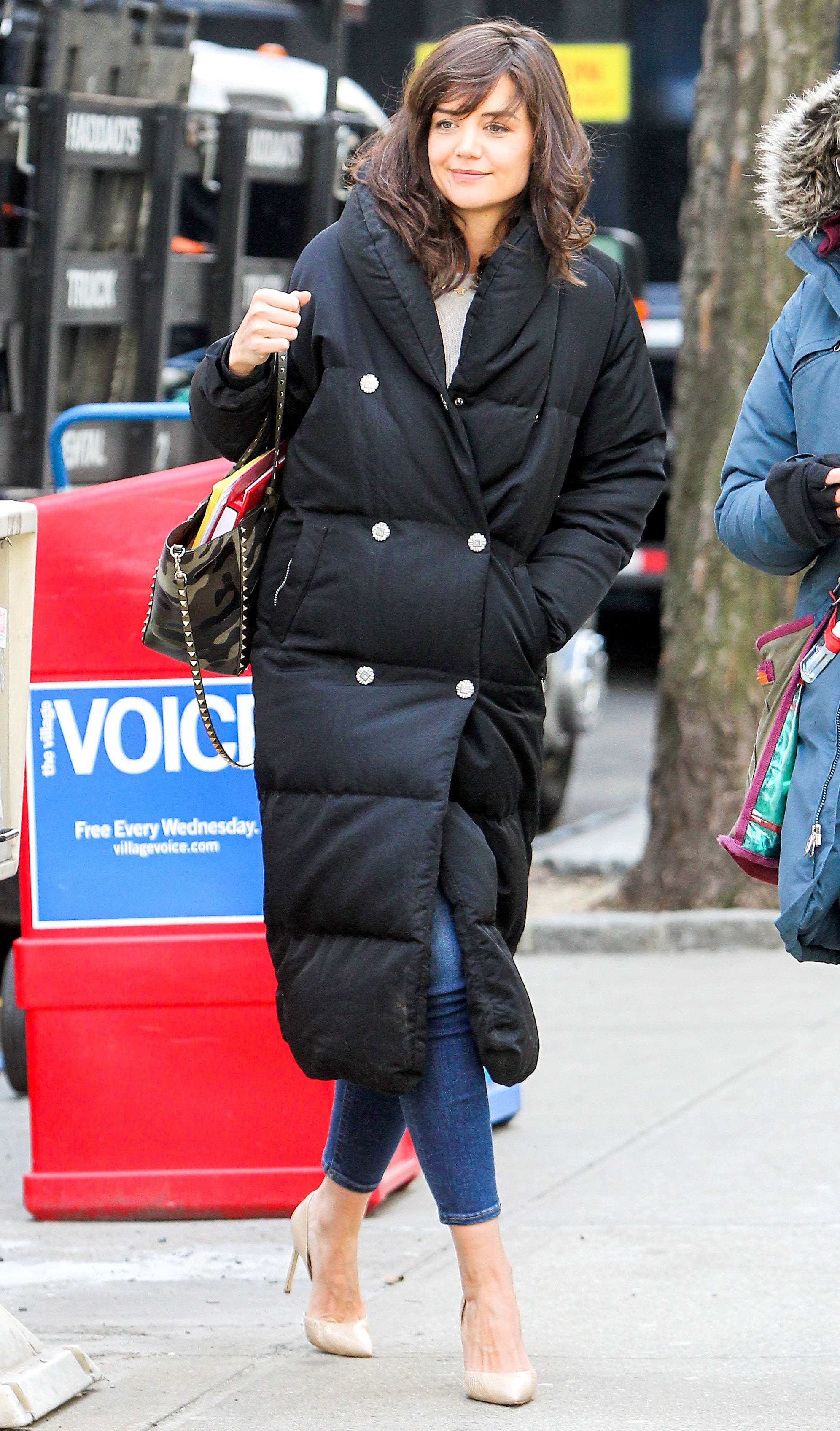 Katie Holmes-warm-weather-parka