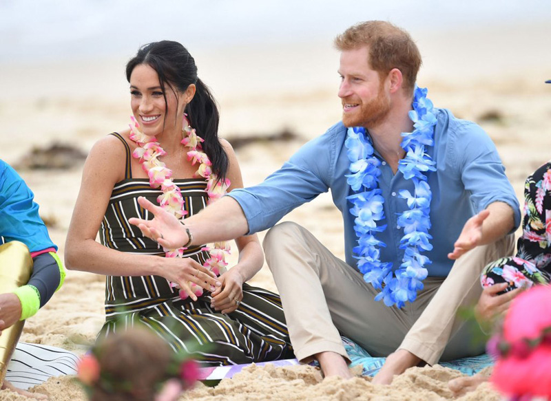 Meghan & Harry Visit Bondi Beach