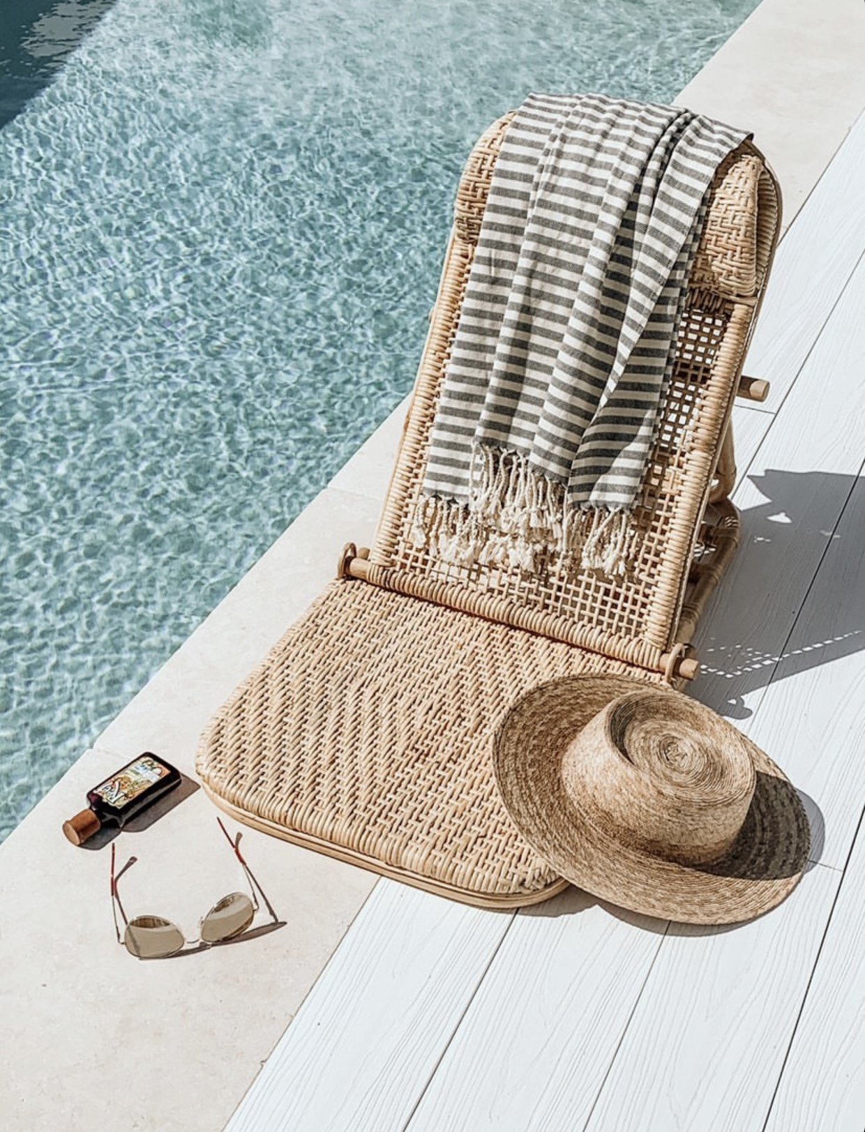 The Best Beach Accessories Perfect for Your Next Vacation - Celebrity Style  Guide