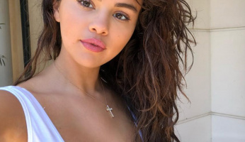 Selena Gomez Says This Dark Circle Corrector Is 'The Bomb'