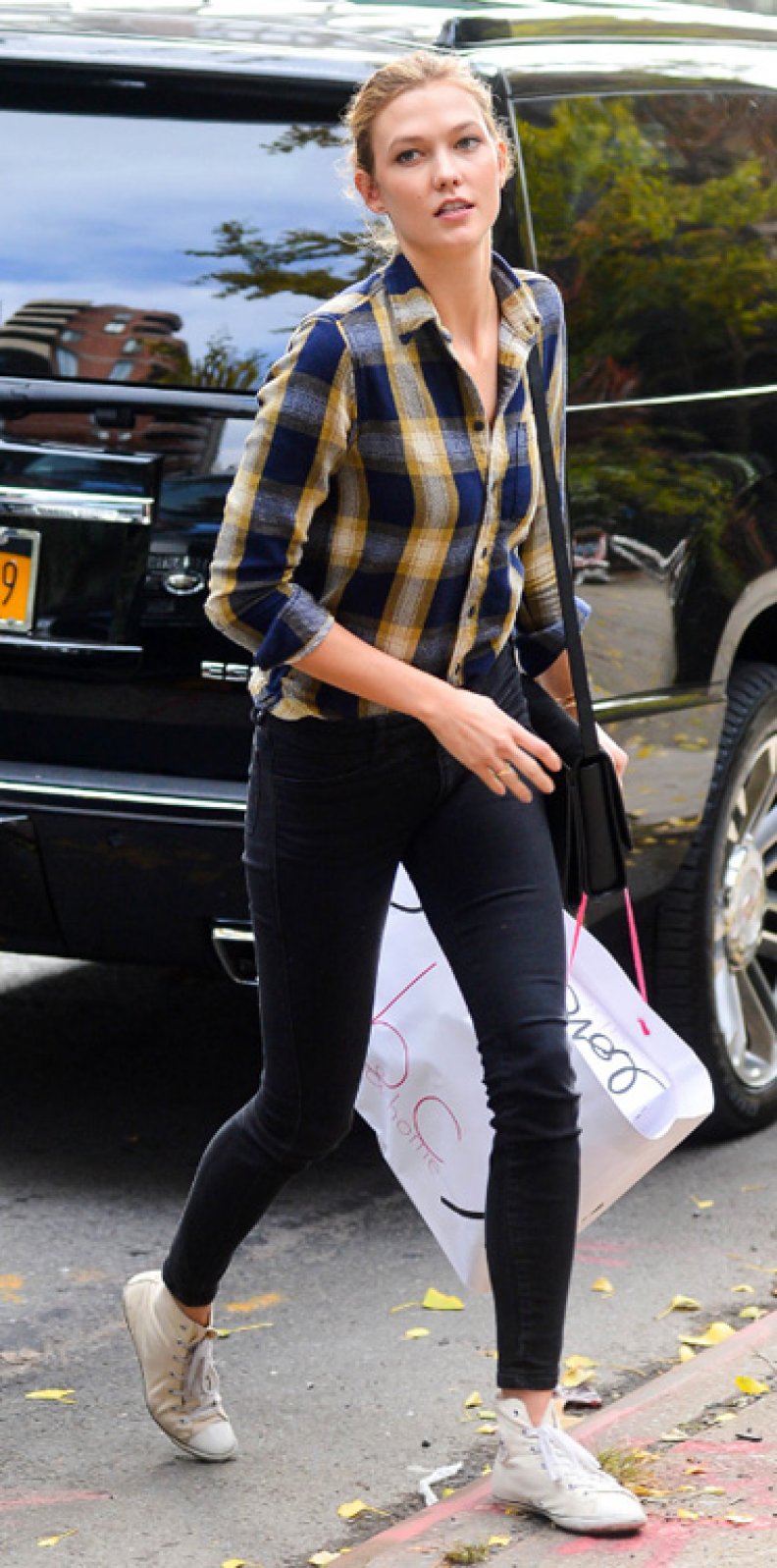 Karlie Kloss Off-Duty Model Style In New York