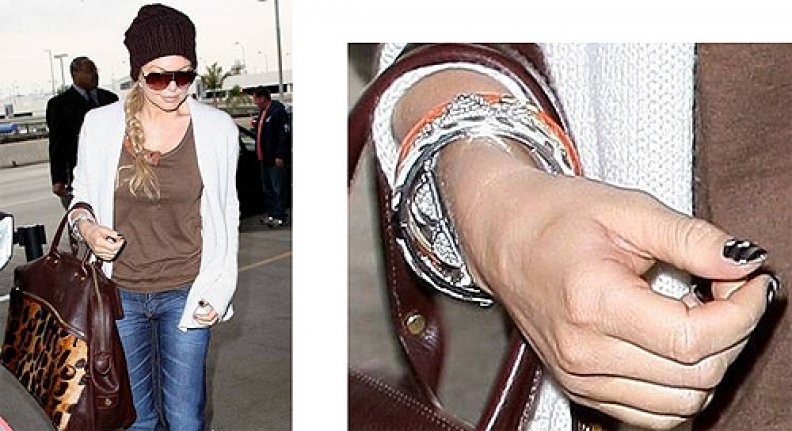 Fergie Takes Off in Vita!!