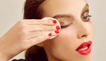 How to Remove Waterproof Mascara Without Rubbing Your Eyes