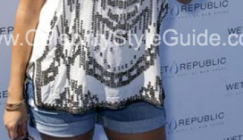 You asked for it! Please ID Kourtney Kardashian's top!