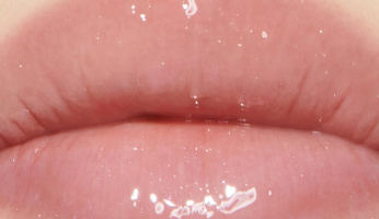 Lip Oil VS Lip Gloss: When To Use Which and Our Best Picks!