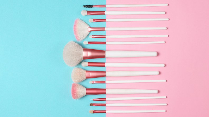 The Best Ways To Clean Your Makeup Brushes!