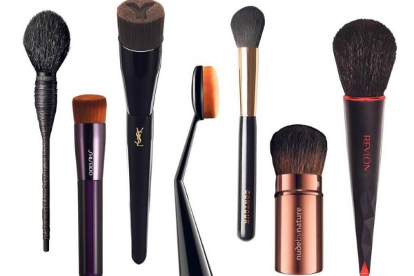 Our 7 Essential Makeup Tools For The Best Application!