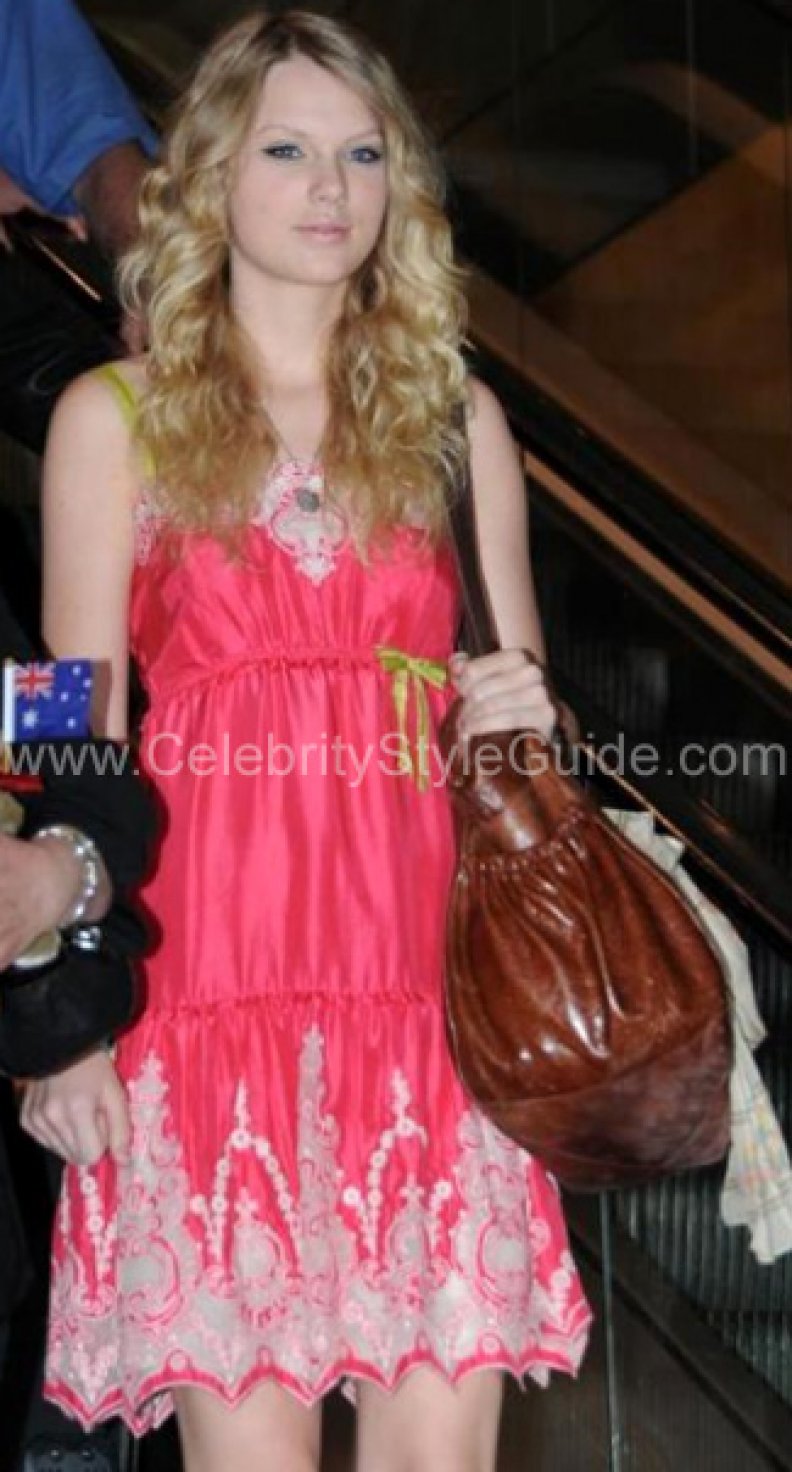 You asked for it!! Please ID Taylor Swift's Cute Sundress!